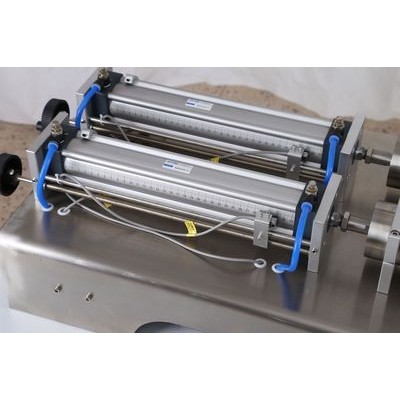 雙頭半自動(dòng)膏體灌裝機(jī) 膏體液體化妝品定量灌裝機(jī) 氣動(dòng)膏體罐裝機(jī)