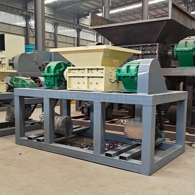 老樹(shù)根木材粉碎機(jī) 800型木頭撕碎機(jī)一機(jī)多用 廢木果樹(shù)撕碎機(jī)