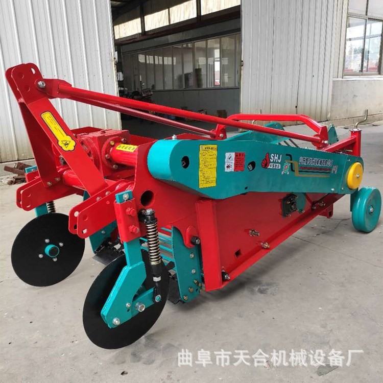 拖拉機帶花生收獲機土豆多型號收獲機價格收凈率高適用各種土質