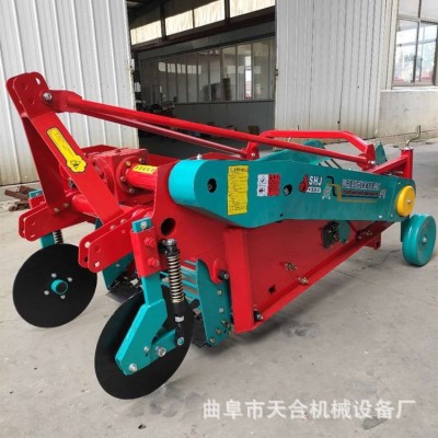 拖拉機帶花生收獲機土豆多型號收獲機價格收凈率高適用各種土質