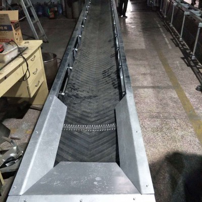 皮帶輸送機(jī)爬坡皮帶傳送機(jī) 污泥石子裝車皮帶輸送機(jī)