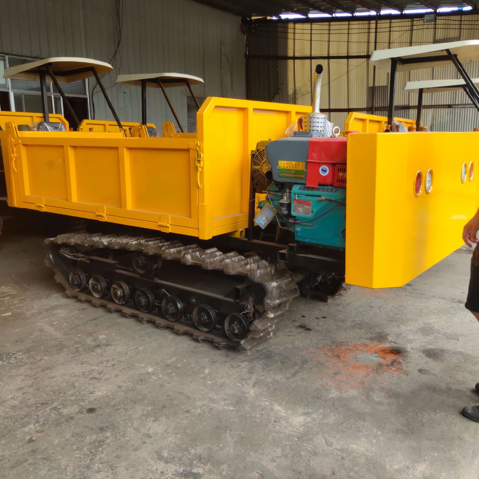 國產(chǎn)履帶運(yùn)輸車 柴油大馬力履帶搬運(yùn)車 全地形建筑工程履帶運(yùn)輸車