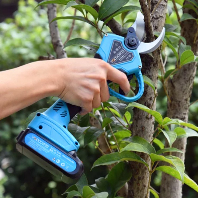 輕巧便攜式小型電動(dòng)剪刀 園林梨樹(shù)桃樹(shù)修枝剪 30mm鋰電園藝剪枝機(jī)
