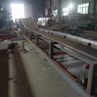 礦用爬坡皮帶輸送機(jī)帶式傳送機(jī)型號(hào)鼎泰可定制