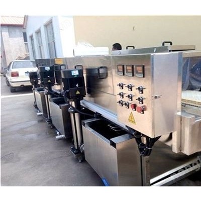 蔬菜周轉(zhuǎn)筐清洗機(jī)2