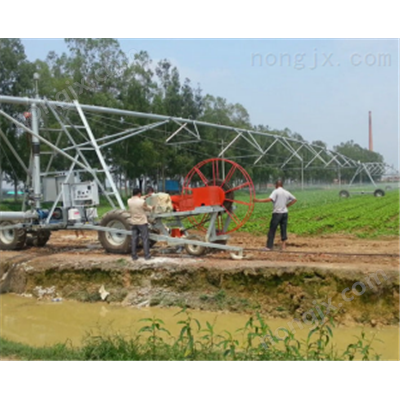 平移式噴灌機