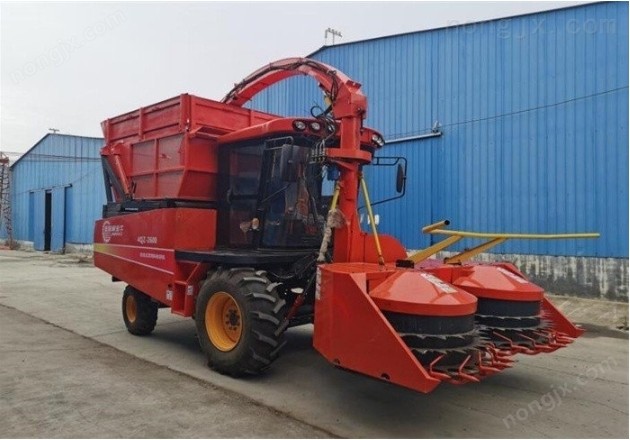 原陽偉凡4QZ-2600自走式青飼料收獲機