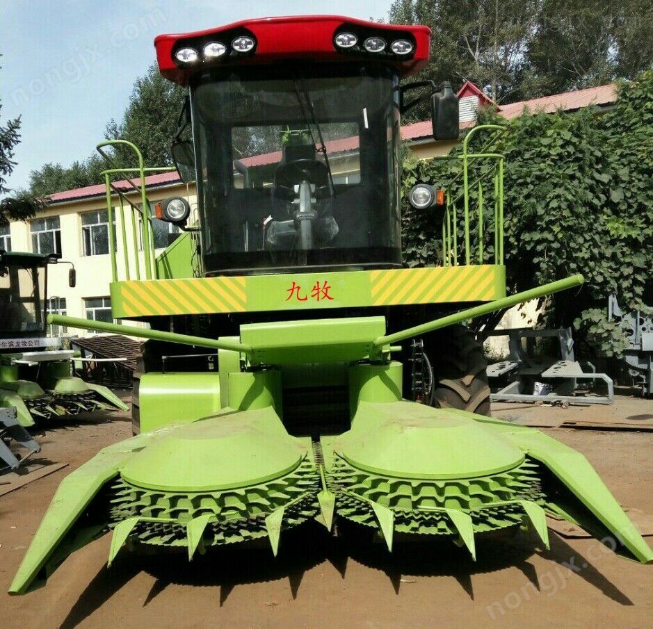 自走式青貯收獲機