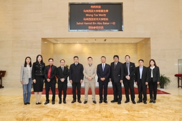 馬來西亞大學(xué)聯(lián)盟主席拿督斯里黃炫碩一行蒞臨景興紙業(yè)參觀交流，共建“一帶一路”人才培養(yǎng)培訓(xùn)基地