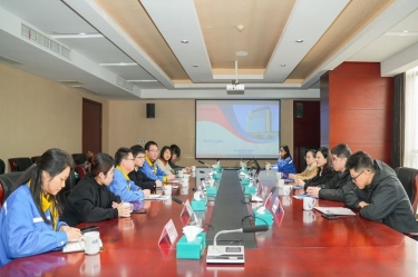 市委常委、宣傳部部長沈志鳳蒞臨景興紙業(yè)慰問高端人才